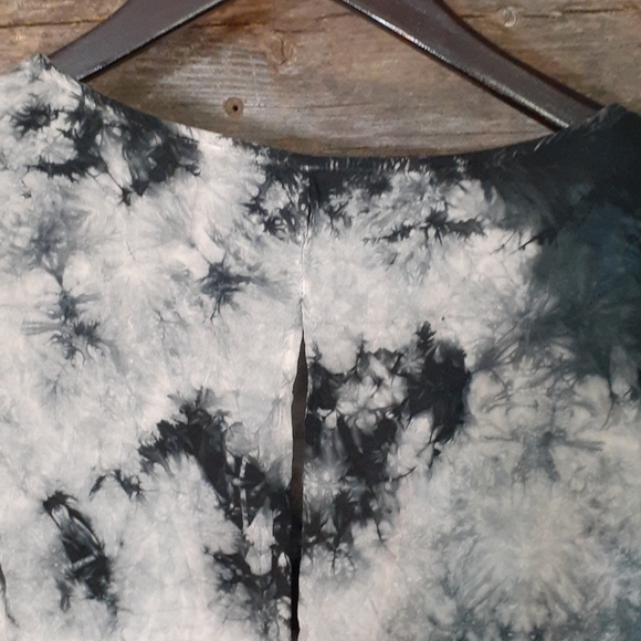 Mono B Medium long sleeve crop top - Picture 11 of 13